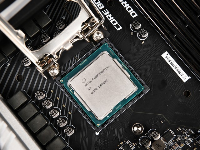 酷睿 i7-9700K：电脑领域的超级英雄，性能卓越的极致象征  第4张