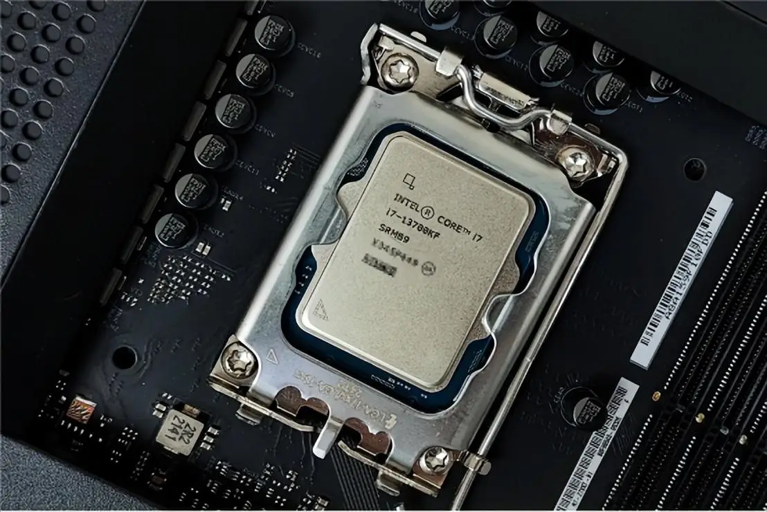 酷睿i7-12700KF Intel Core i7-12700KF：电脑爱好者的极致之选，改变工作与生活  第10张