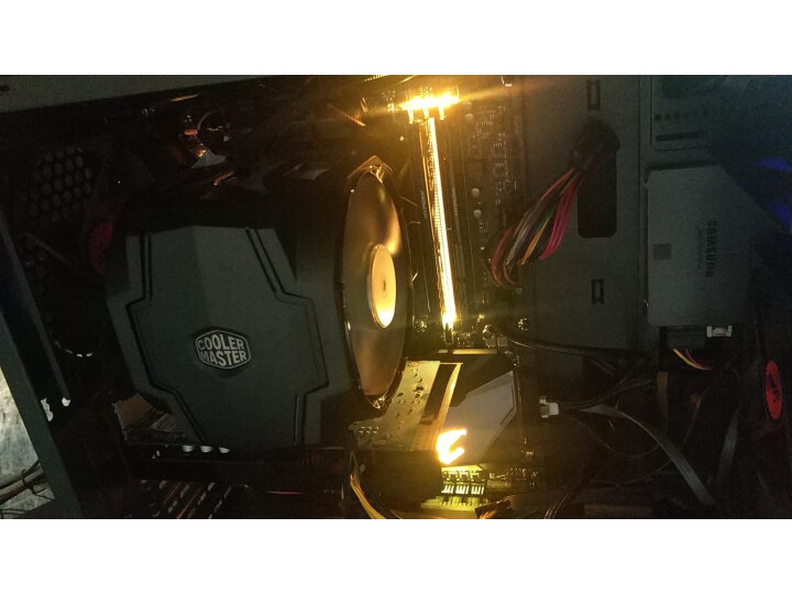 酷睿 i7-9700K：电脑核心部件，性能强劲，散热出色，还具备超频潜力  第5张