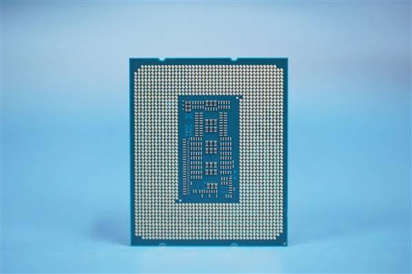 酷睿 i7-14700KF：性能炸裂，速度与激情的完美融合  第4张