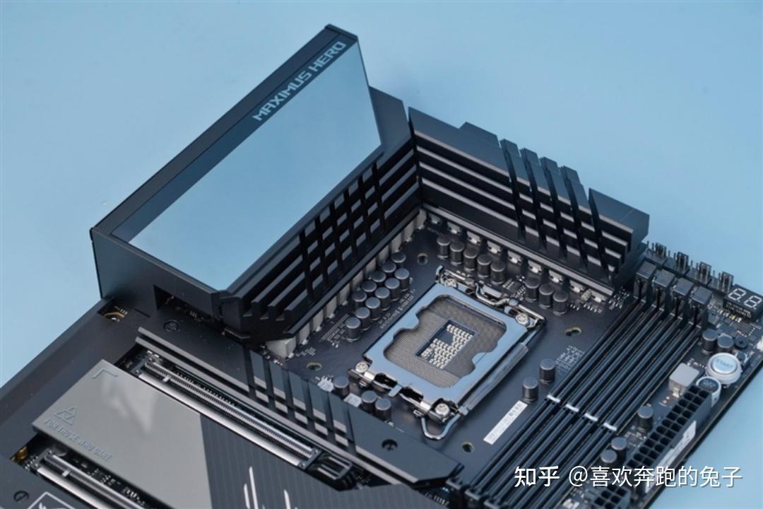 酷睿 i9-7960X：性能强劲的电脑核心，带来极致体验  第2张