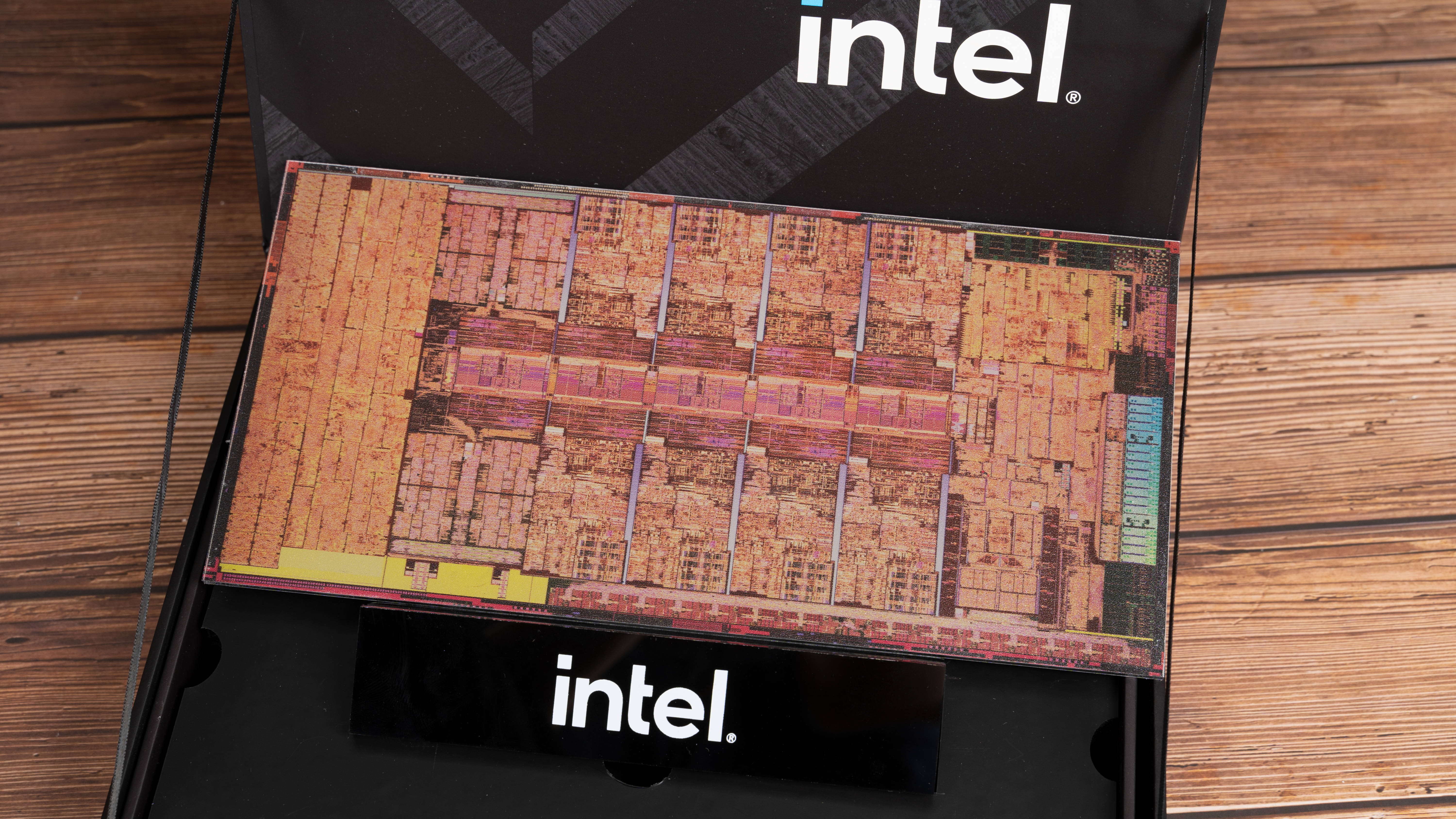 酷睿i9-7900X Intel Core i9-7900X：卓越性能的处理器，游戏、创作与日常应用的绝佳选择  第7张