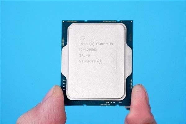 酷睿 i9-12900K：游戏创作世界的超级电脑心脏，开箱体验一见钟情  第7张