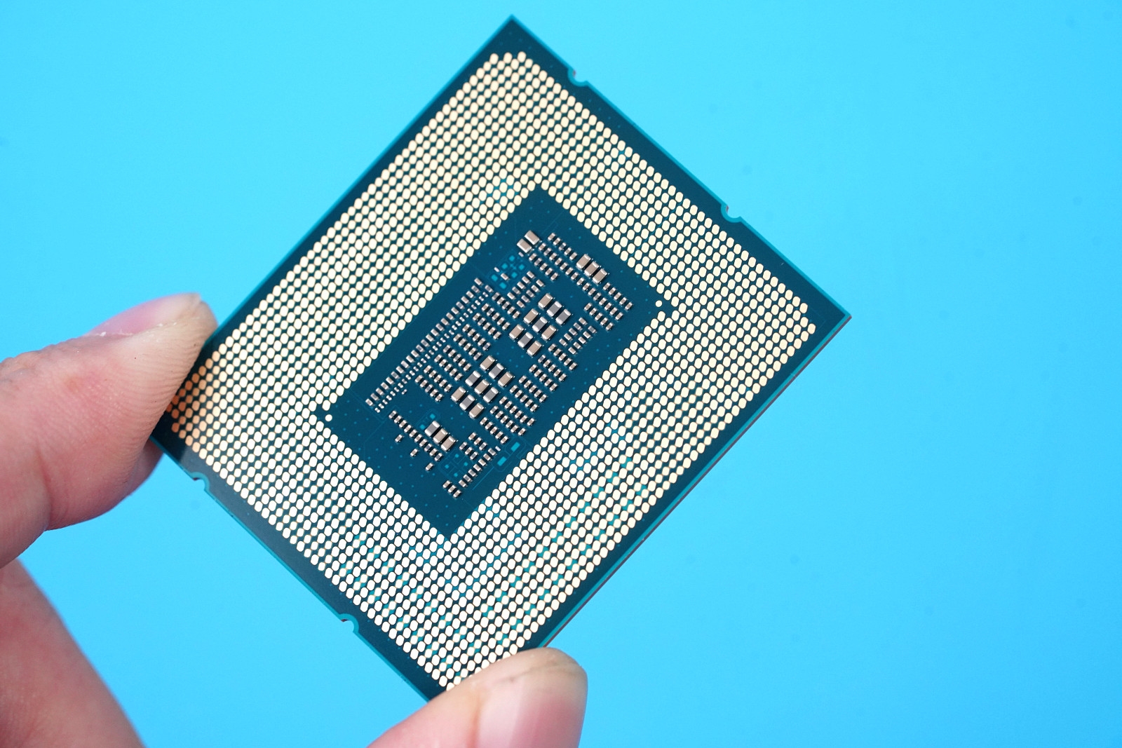 酷睿 i9-12900K：性能卓越，设计惊艳，让你心跳加速的电脑心脏  第4张