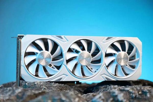 显卡之战：RTX2060 与 GT960m 的角逐，技术变革与游戏体验的升级