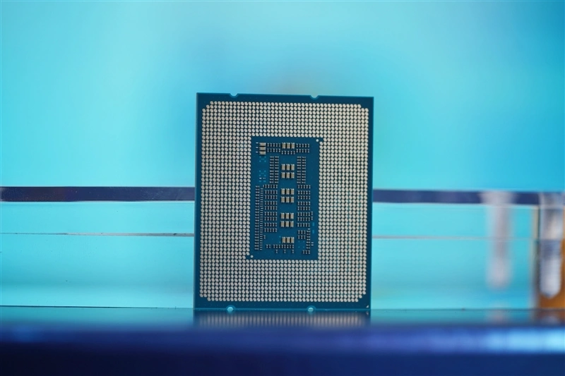 酷睿 i7-13700K：性能与速度的完美融合，科技与美学的结晶  第6张