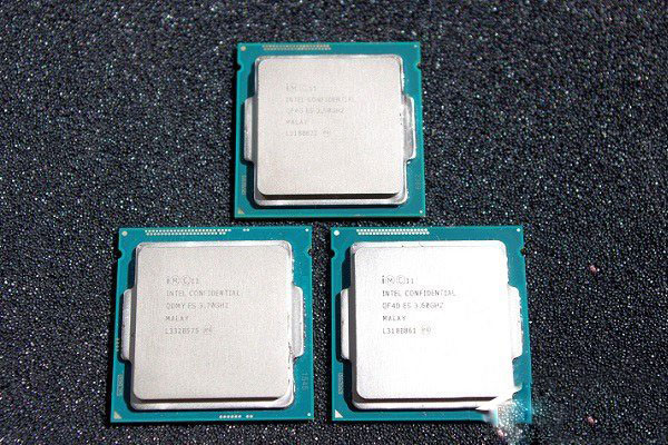 酷睿i3-7300 Intel Core i3-7300：科技日新月异下的重要组成部分，承载青春印记与未来期望