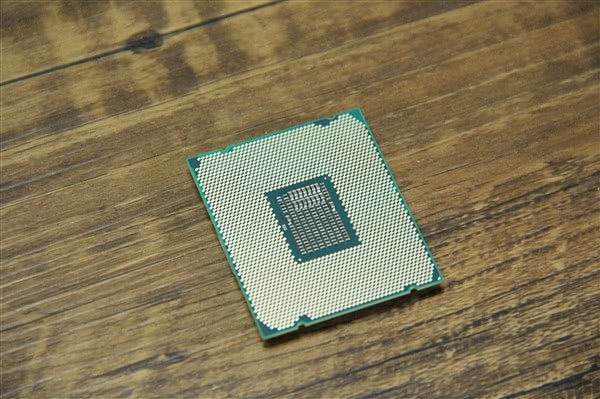 英特尔酷睿 i9-9900KF：卓越性能与超频实力，引领处理器效能新高峰  第5张