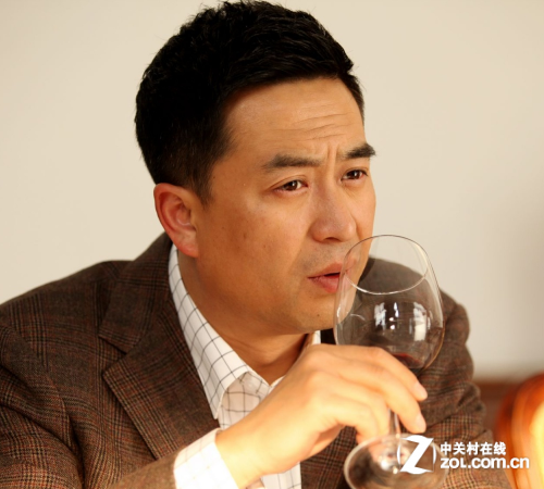 英特尔酷睿 i3-7300：电脑界的热血战士，性能卓越，惊喜无限