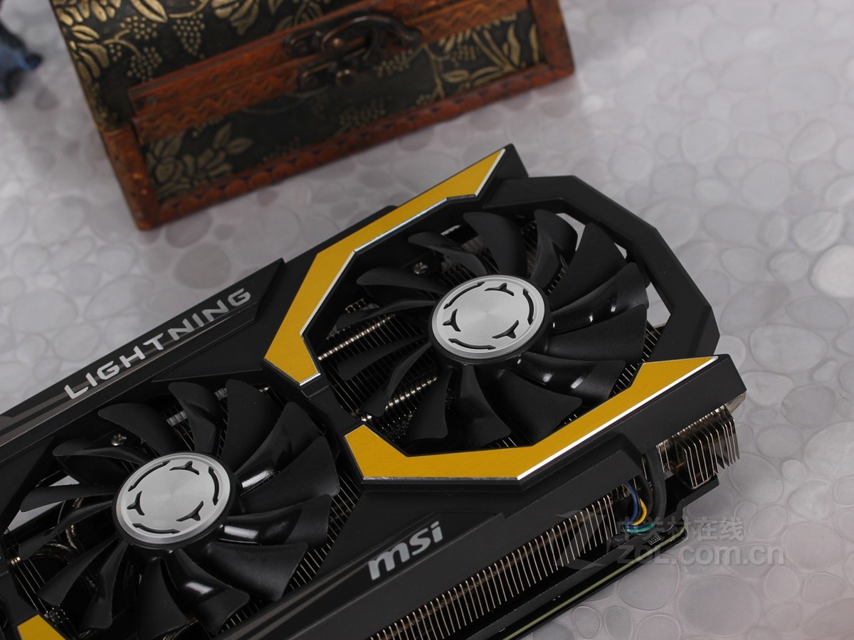 微星 GT72S GTX980 显卡：速度与激情的化身，科技与美学的完美结合  第5张