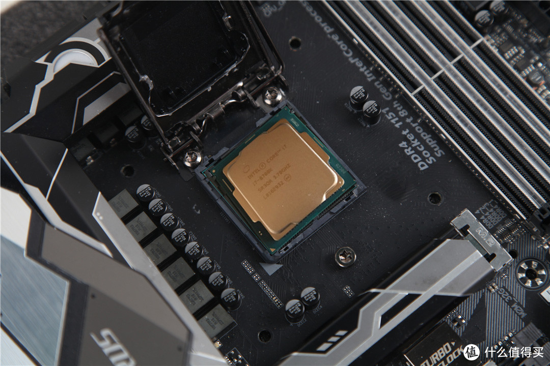 英特尔酷睿 i7-8700K：电脑核心的卓越处理器，性能大爆发  第6张