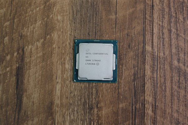 英特尔酷睿 i7-8700K：电脑核心的卓越处理器，性能大爆发  第7张