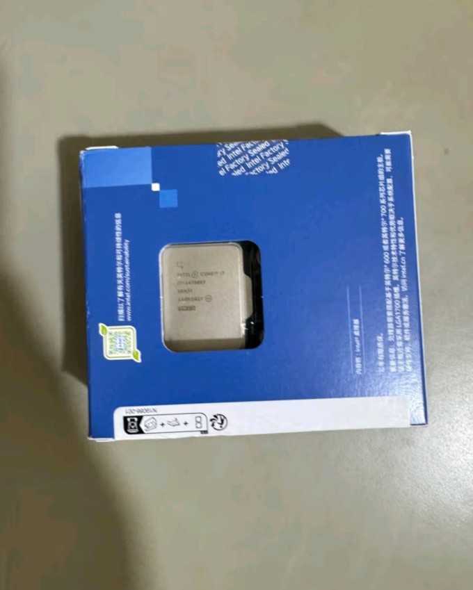 酷睿 i7-8700K：计算机之心，性能至臻的超级英雄芯片  第8张